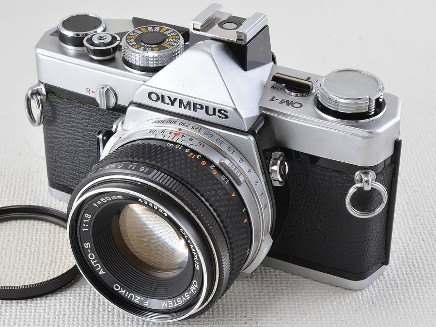 OLYMPUS OM-1